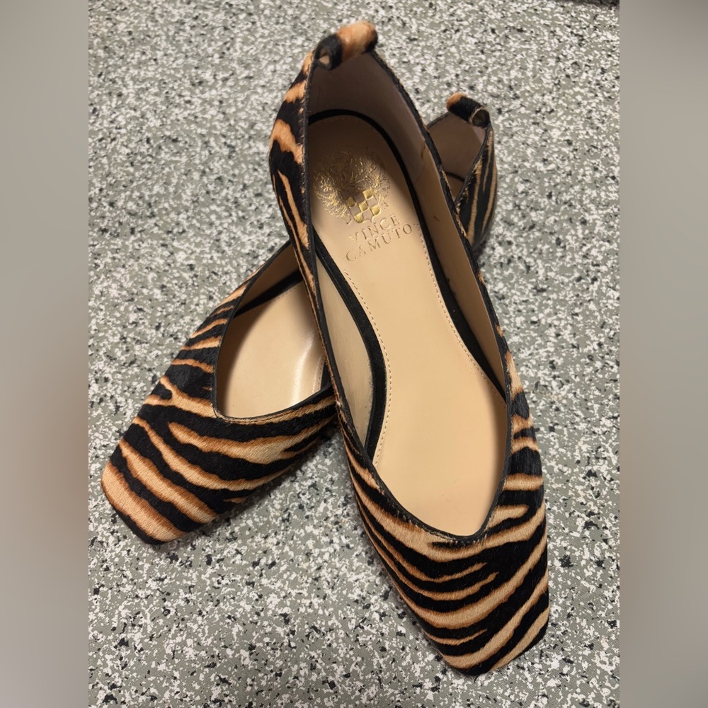 Vince Camuto Black & Tan Animal Print Flats 7.5M